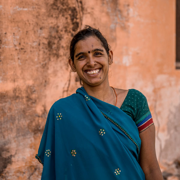 Seema Suthar is a JIVA field worker in the village of Sakrawas. “I belong to the Sakrawas village and have been working for JIVA since the beginning. It makes me proud to know I’m helping increase the income of farmers in my village.”