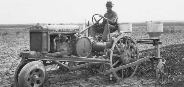 John Deere’s General Purpose Wide-Tread Tractor Gets Its Due